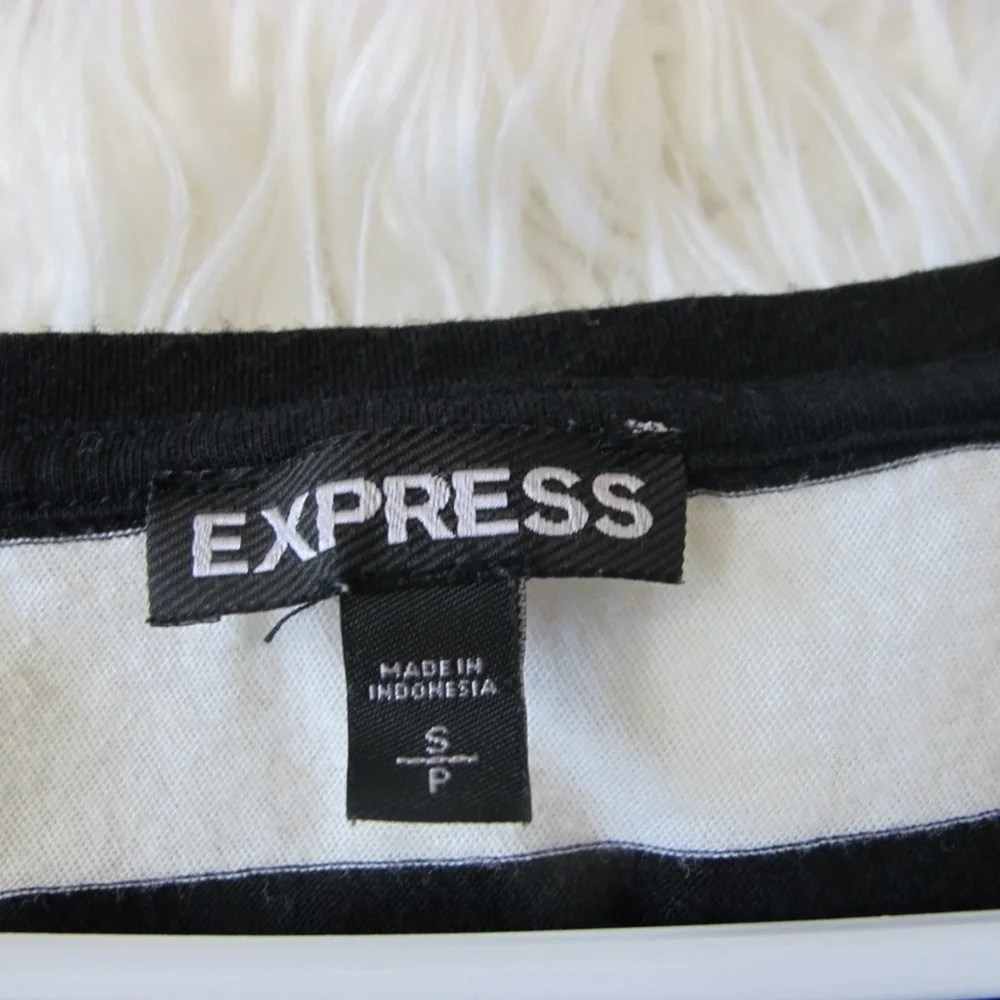 Express Women's casual Short Sleeve Shirt Top Size Small black white EUC - Picture 7 of 8